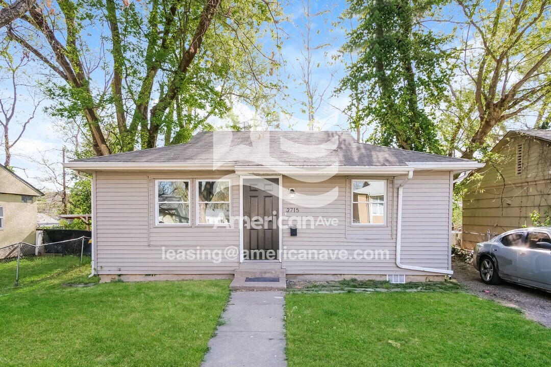 3715 Mersington Ave in Kansas City, MO - Building Photo