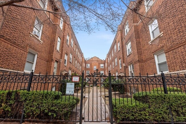 property at 652 W Oakdale Ave