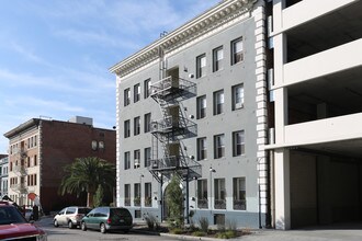 AVILA LA PAZ CENTER LLC in Los Angeles, CA - Foto de edificio - Building Photo