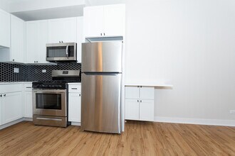 659 W Wrightwood Ave in Chicago, IL - Building Photo - Building Photo