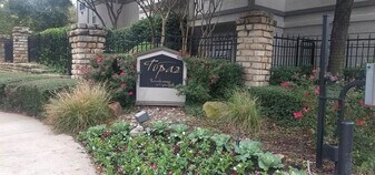 2201 Wolf St in Dallas, TX - Building Photo