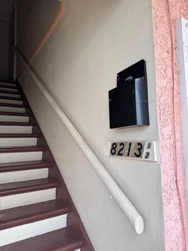 8211 Crenshaw Dr in Inglewood, CA - Building Photo - Building Photo