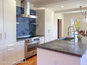 335 Co Rte 10 in Germantown, NY - Building Photo - Building Photo