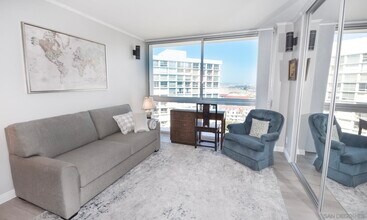 1730 Avenida Del Mundo in Coronado, CA - Building Photo - Building Photo
