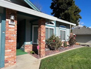 3960 Rollins Way in Antelope, CA - Building Photo - Building Photo