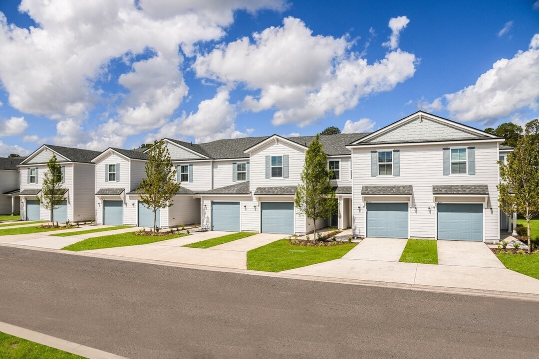 360 Communities at Liberty Square in Jacksonville, FL - Building Photo