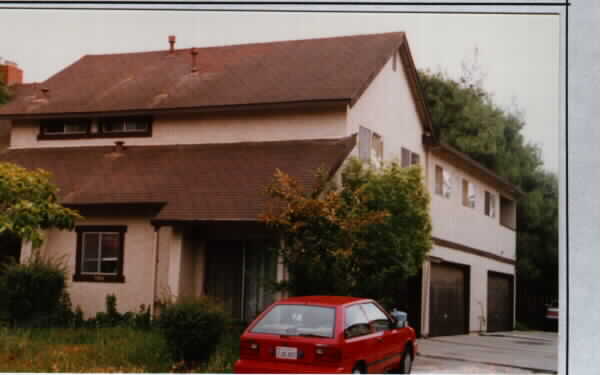 1186-1194 Calle Oriente in Milpitas, CA - Building Photo