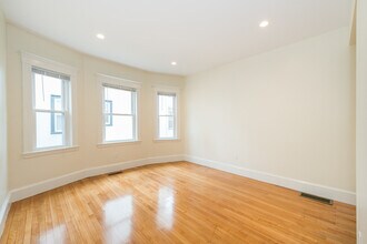 301 Alewife Brook Pky, Unit T in Somerville, MA - Foto de edificio - Building Photo
