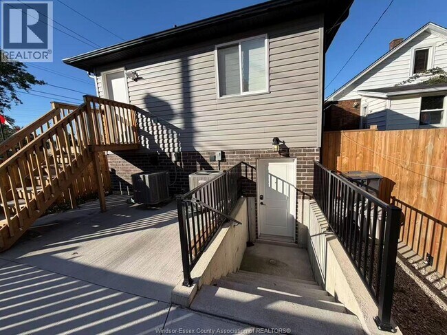 2446 McDougall St in Windsor, ON - Building Photo - Building Photo