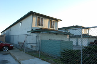 1058 N Sanborn Rd in Salinas, CA - Building Photo - Building Photo