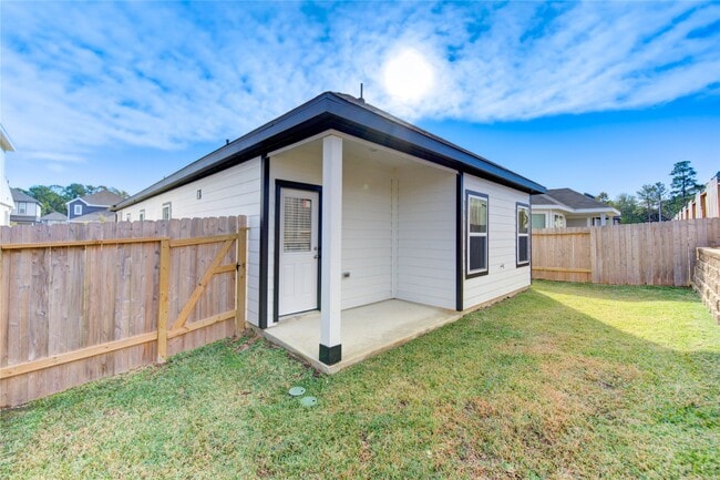 13321 Burbot Dr in Shenandoah, TX - Foto de edificio - Building Photo