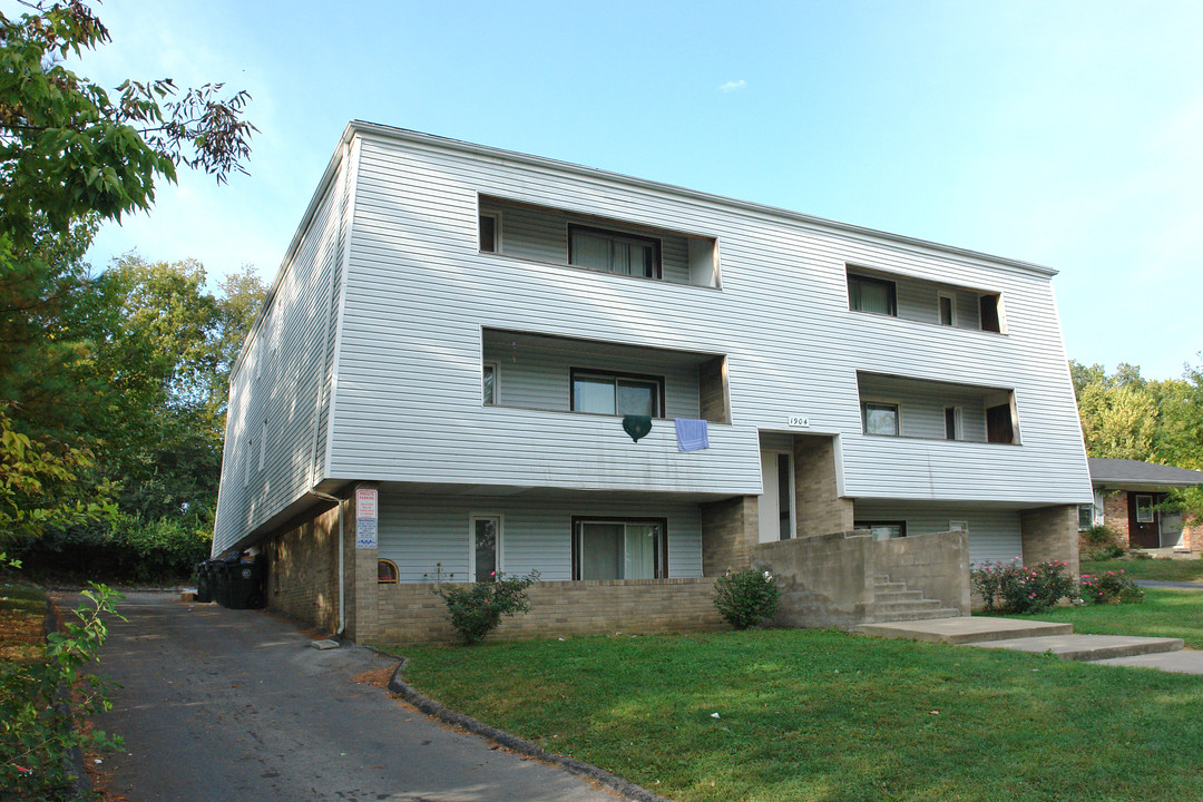 1904 Cambridge Dr in Lexington, KY - Building Photo