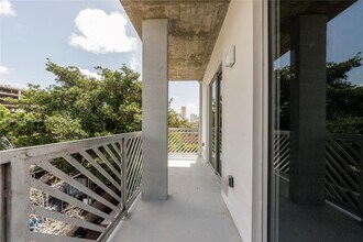 769 NW 1st St in Miami, FL - Building Photo - Building Photo