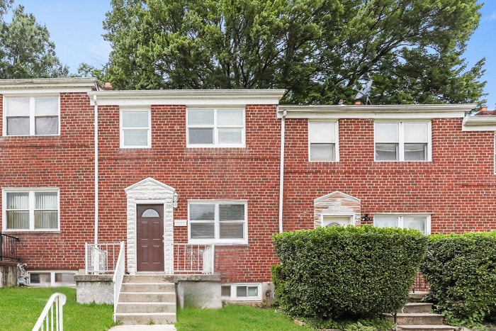 946 Masefield Rd in Baltimore, MD - Building Photo