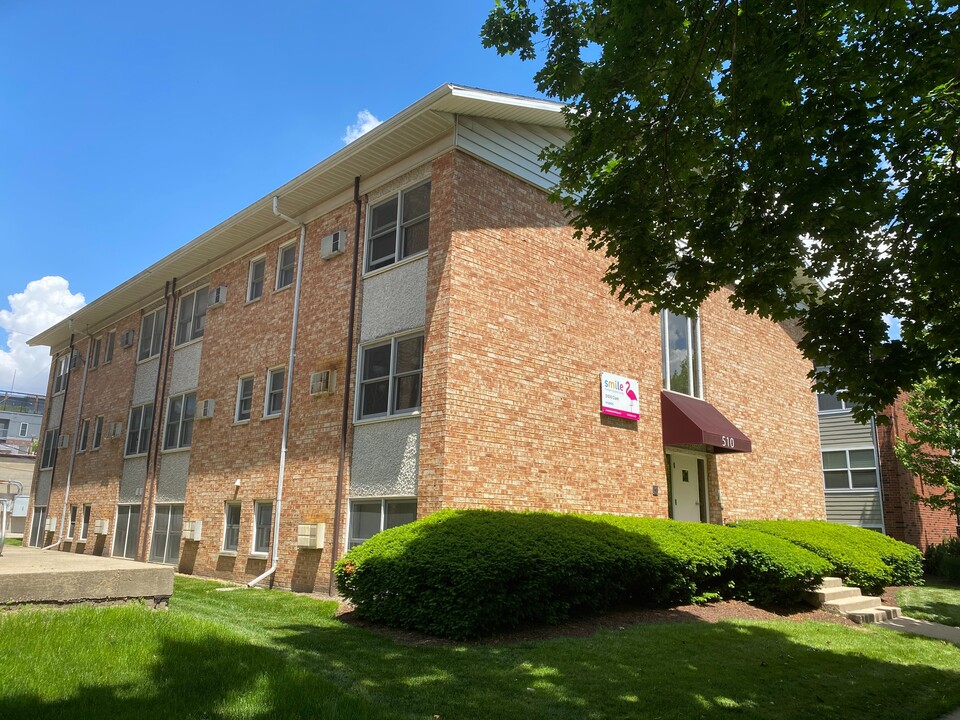 510 E Clark in Champaign, IL - Foto de edificio