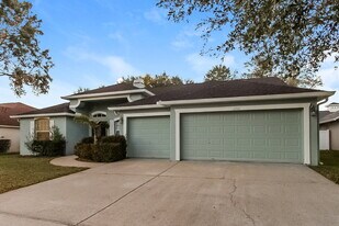 2304 Golf Manor Blvd in Valrico, FL - Building Photo