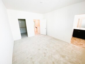 30436 Town Square Dr in Menifee, CA - Building Photo - Building Photo