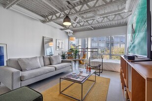 350 E 2nd Ave in Vancouver, BC - Building Photo