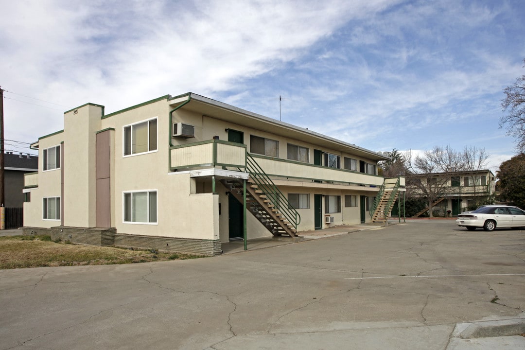 Del Rey Apartments in Sacramento, CA - Building Photo