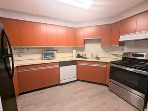 1240 Harmon Cove Tower in Secaucus, NJ - Building Photo - Building Photo