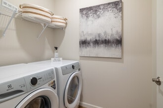 Village at Hinckley Oaks in Hinckley, OH - Foto de edificio - Interior Photo