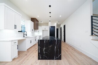 2501 Parker Rd in Houston, TX - Building Photo - Building Photo