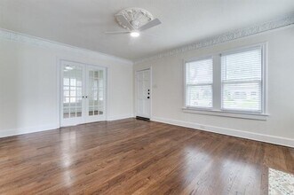 5131 Ridgedale Ave in Dallas, TX - Foto de edificio - Building Photo
