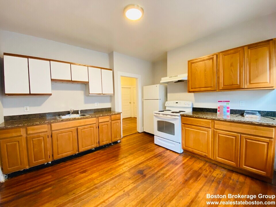 7 Hesston Ter, Unit 2 in Boston, MA - Building Photo