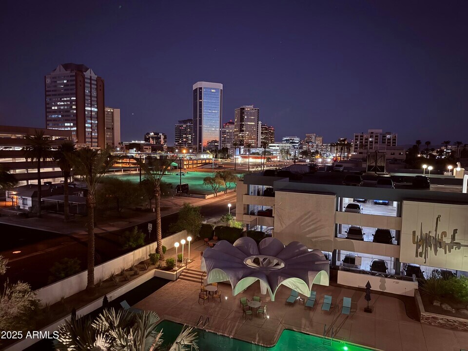 207 W Clarendon Ave in Phoenix, AZ - Building Photo