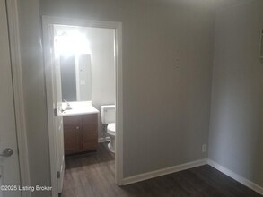 4218 Flintlock Dr in Louisville, KY - Building Photo - Building Photo