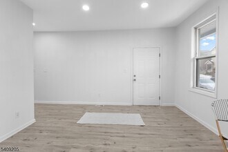 223 Pine St in Elizabeth, NJ - Building Photo - Building Photo