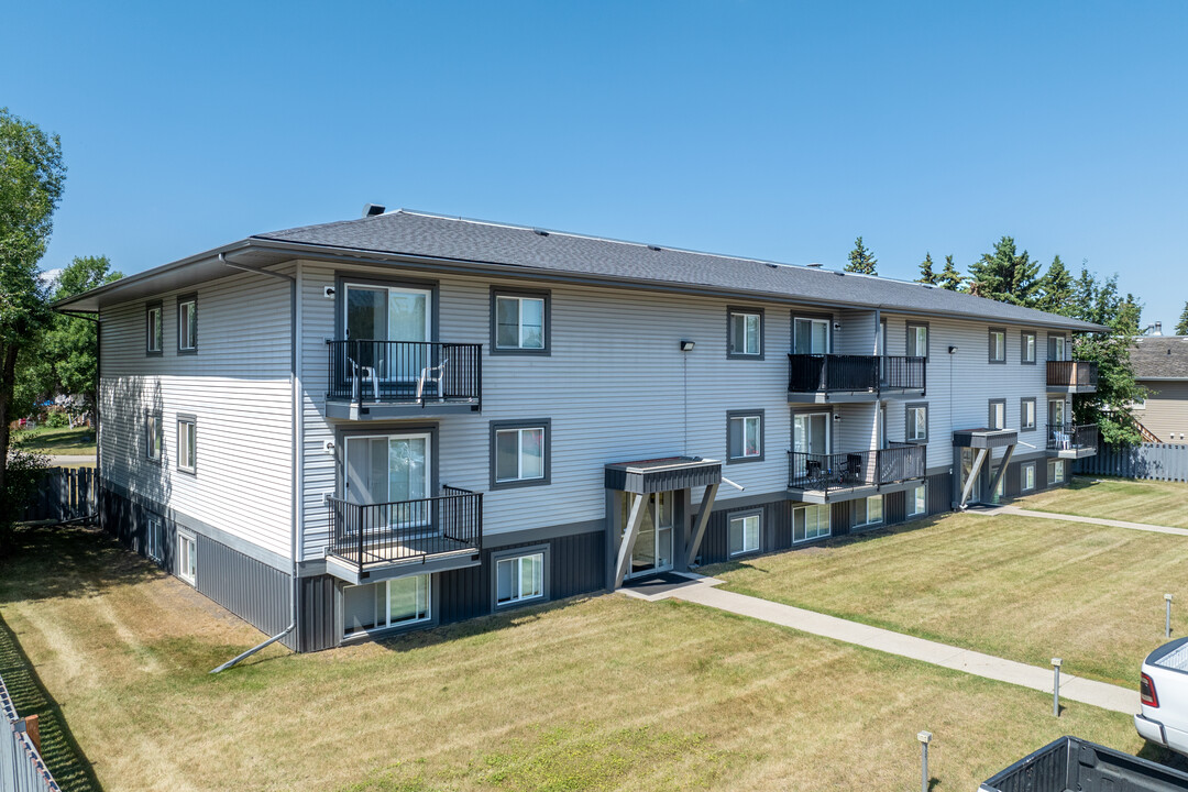 6801 59 Av in Red Deer, AB - Building Photo