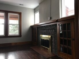 1525 S 4th St, Unit 1 in Springfield, IL - Building Photo