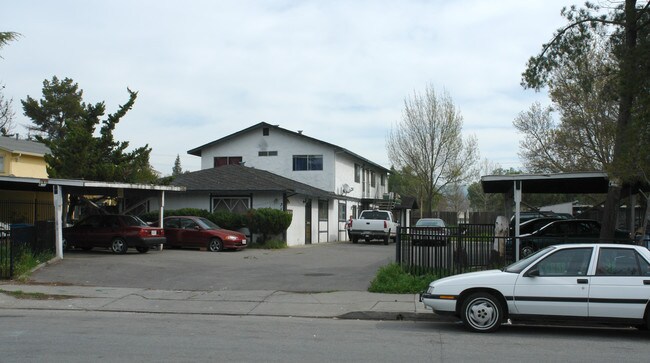 7520 Rogers Ln in Gilroy, CA - Foto de edificio - Building Photo