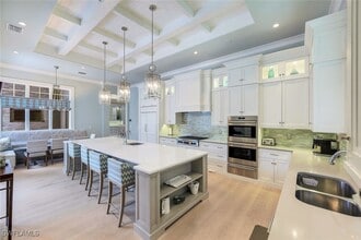 425 Harbour Dr in Naples, FL - Building Photo - Building Photo