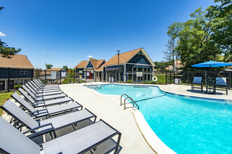 Halstead Beverly Townhomes in Beverly, MA - Foto de edificio - Building Photo