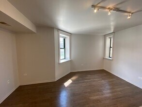 30 E Roosevelt Rd in Chicago, IL - Building Photo - Building Photo