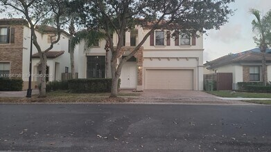 571 SE 37th Pl in Homestead, FL - Building Photo - Building Photo