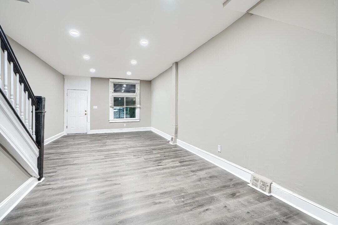 1113 Ashburton St in Baltimore, MD - Building Photo