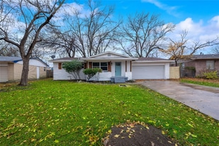 1506 Hillcrest Dr in Arlington, TX - Building Photo