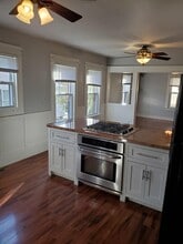 11 Elm St, Unit 11 Elm Street in Derby, CT - Foto de edificio - Building Photo