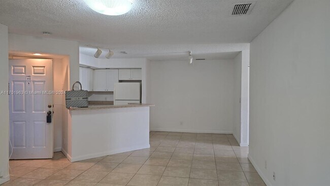 3440 Pinewalk Dr N in Margate, FL - Building Photo - Building Photo