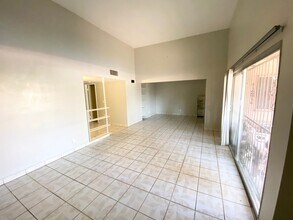 4260 HAMPSHIRE GREEN Ct in Las Vegas, NV - Building Photo - Building Photo