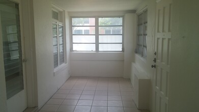 574 SW 3rd St in Miami, FL - Building Photo - Building Photo