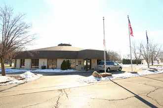 Sherman Oaks in Jackson, MI - Foto de edificio - Building Photo