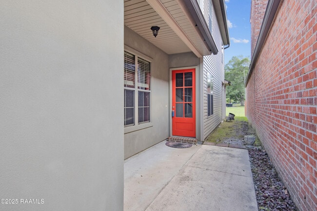 329 Chimney Rock Blvd in Lafayette, LA - Foto de edificio - Building Photo