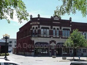 217-219 W 4th St in Waterloo, IA - Building Photo - Building Photo