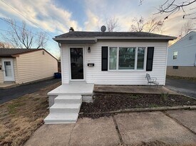 11038 Gertrude Ave in St. Ann, MO - Building Photo