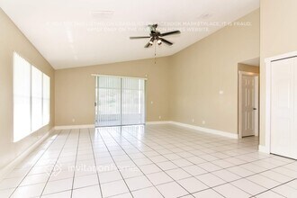 19002 Weatherstone Dr, Unit Unit C in Tampa, FL - Building Photo - Building Photo