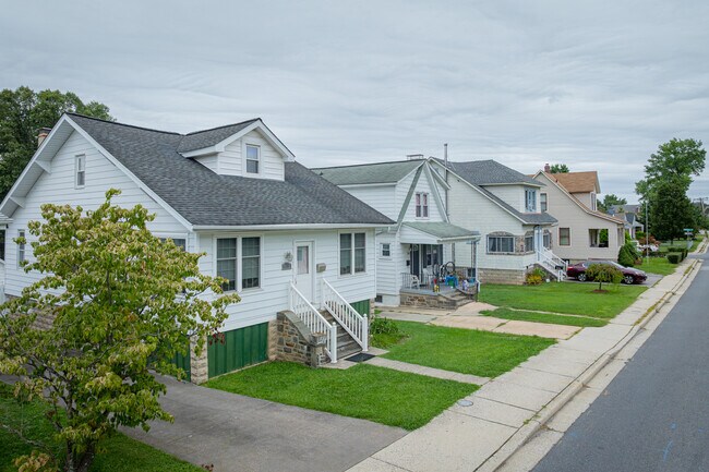7604 Old Harford Rd in Parkville, MD - Foto de edificio - Building Photo